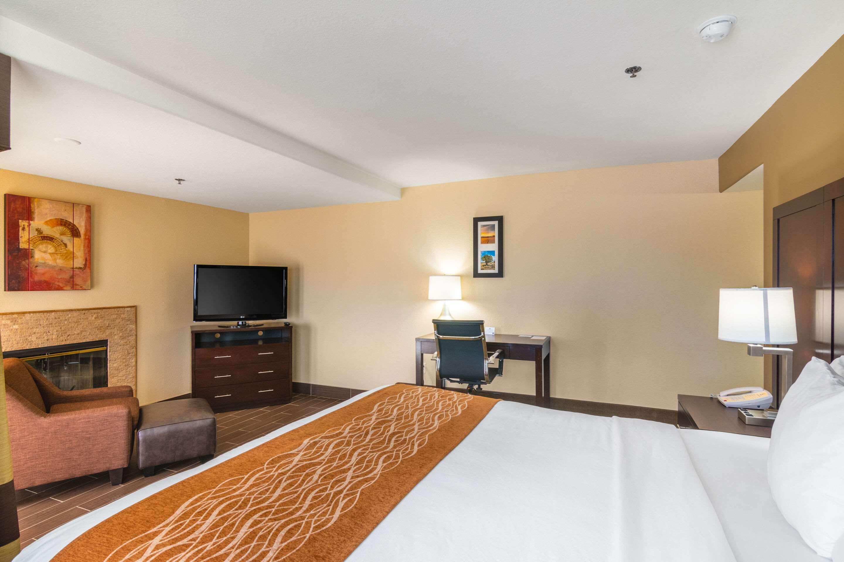 Comfort Inn & Suites Mojave Exterior photo
