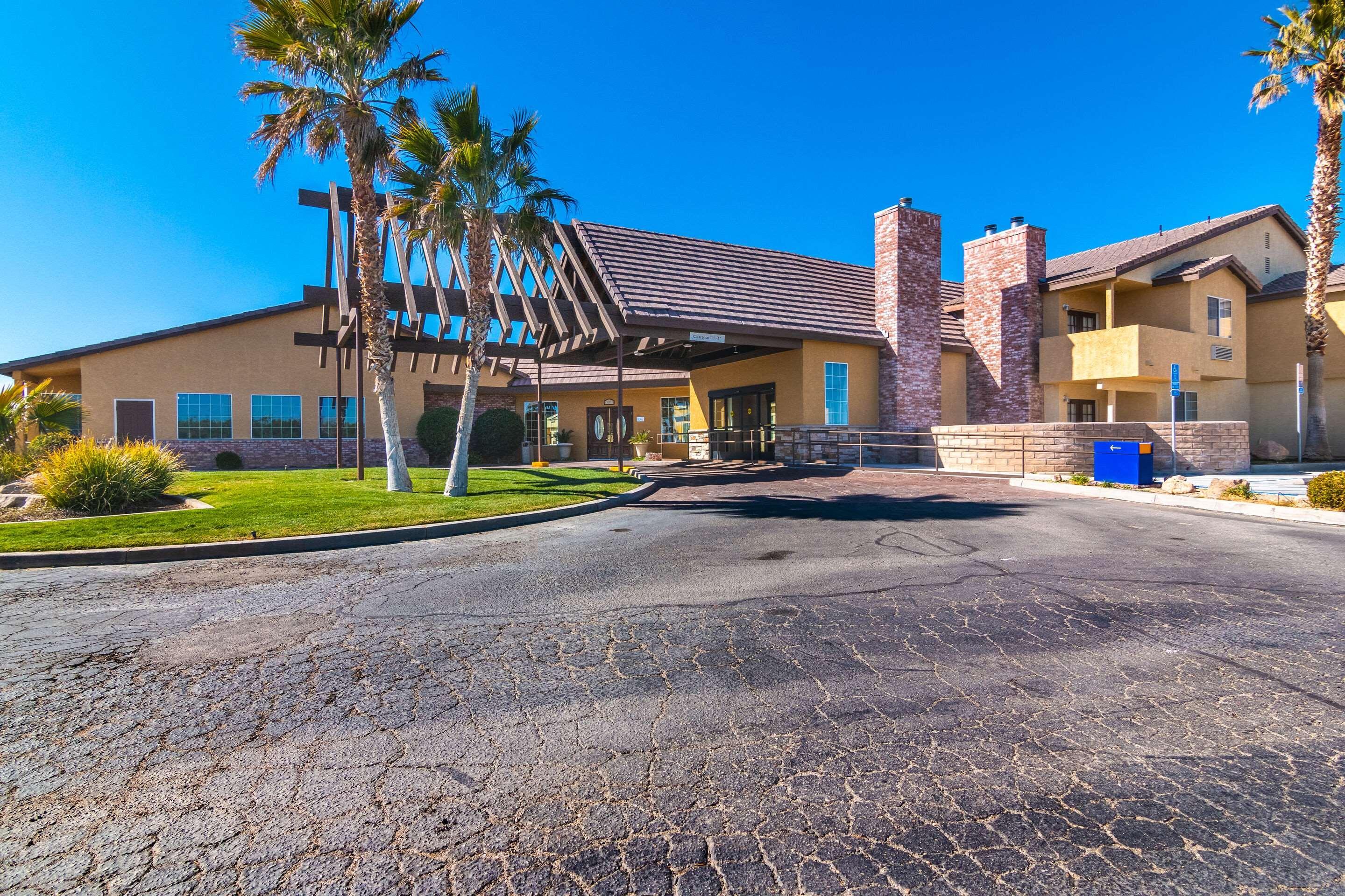 Comfort Inn & Suites Mojave Exterior photo