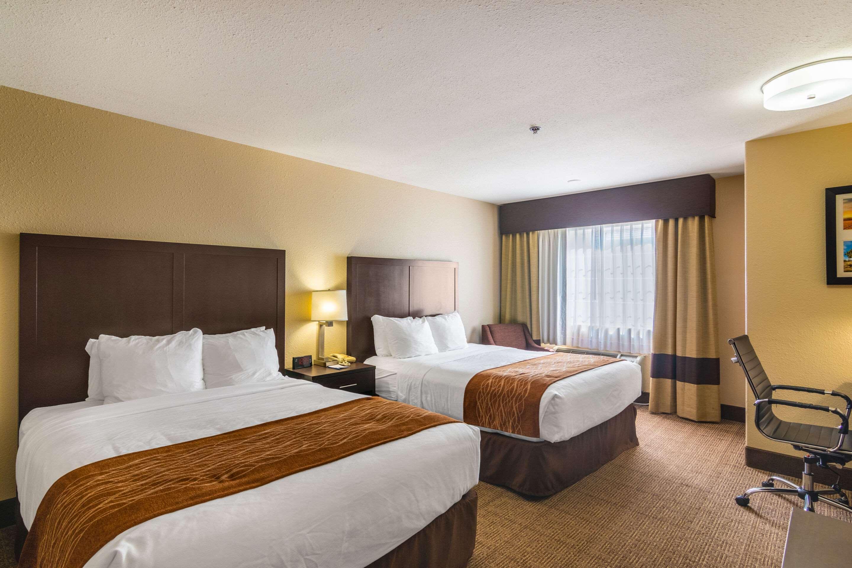 Comfort Inn & Suites Mojave Exterior photo