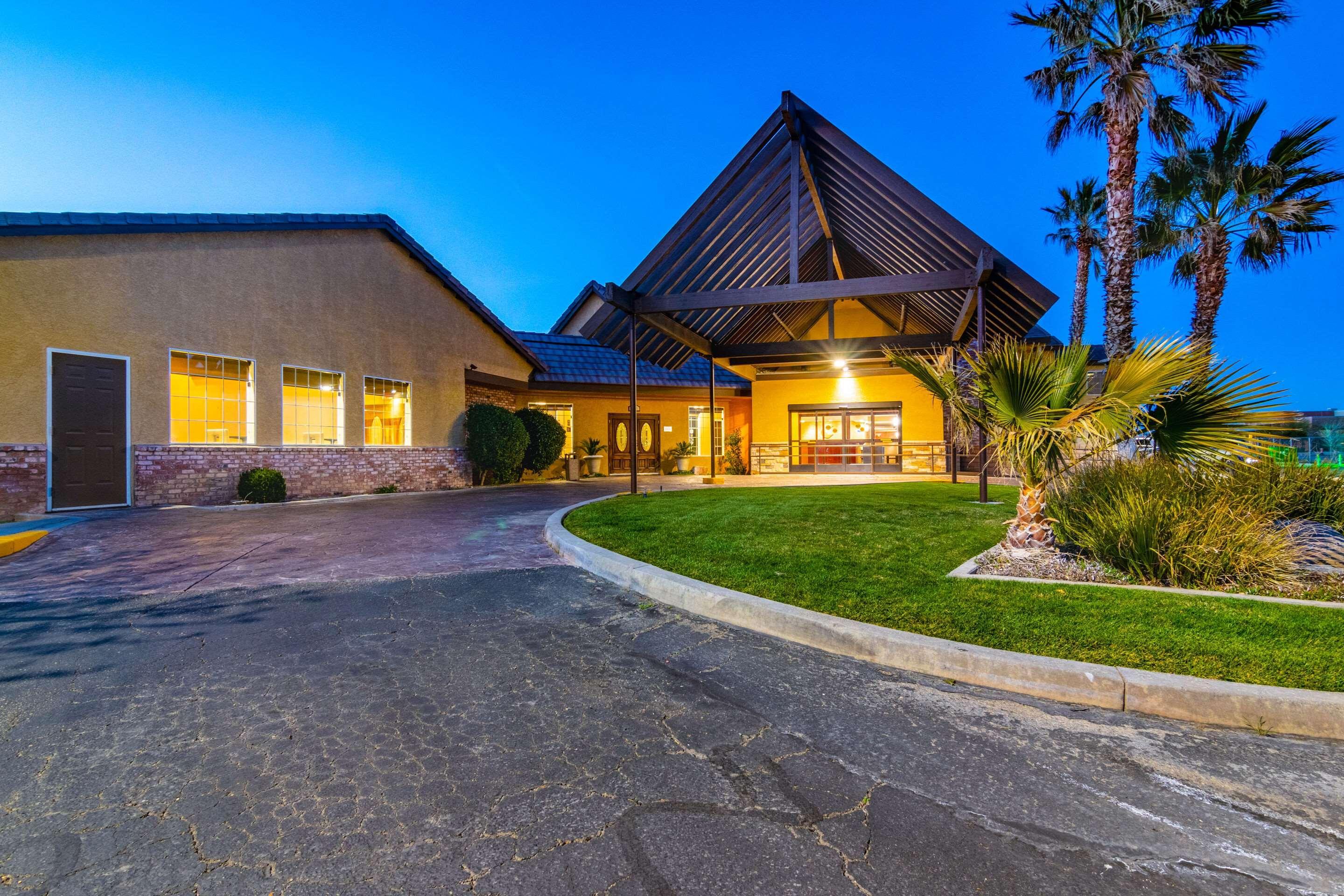 Comfort Inn & Suites Mojave Exterior photo