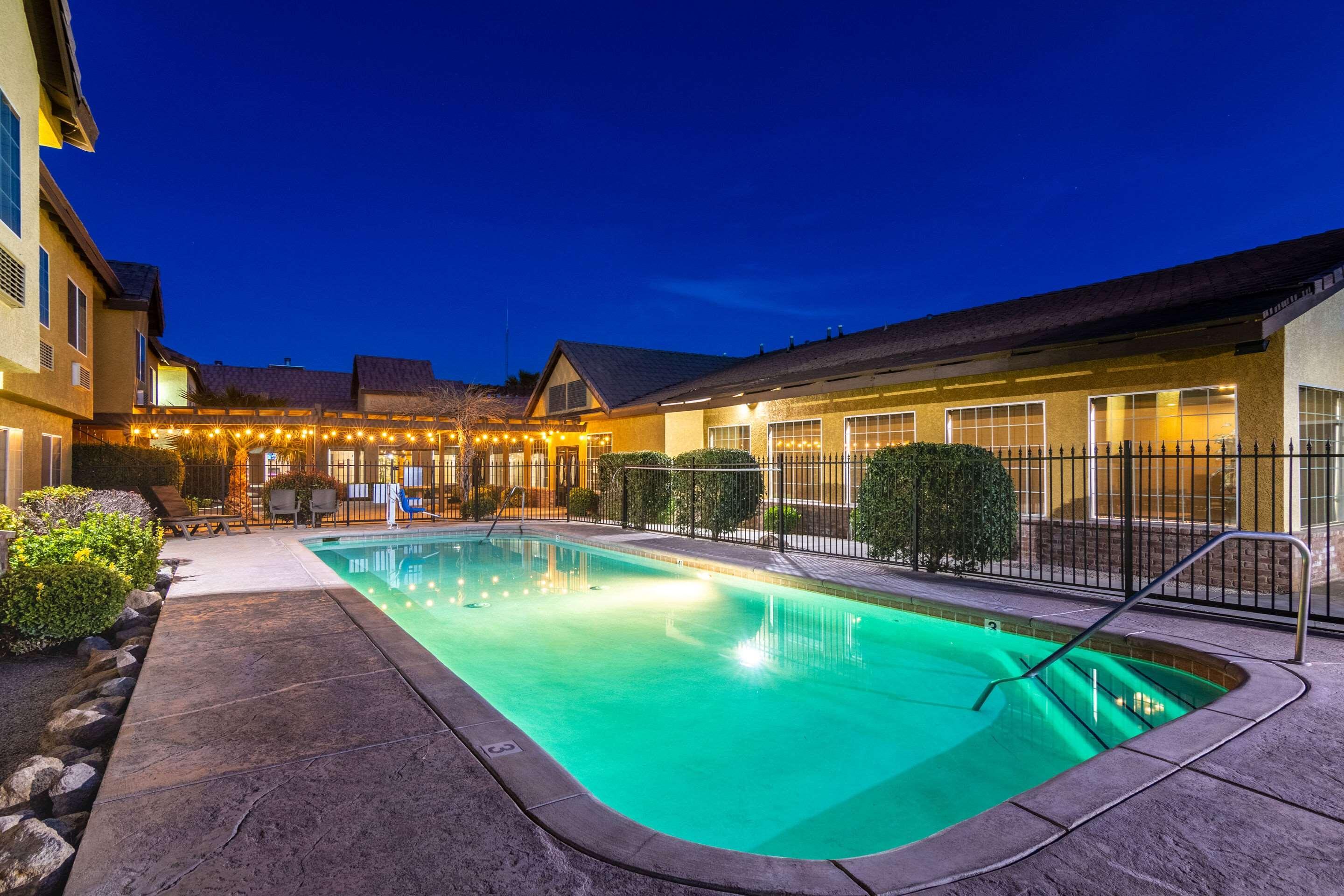 Comfort Inn & Suites Mojave Exterior photo