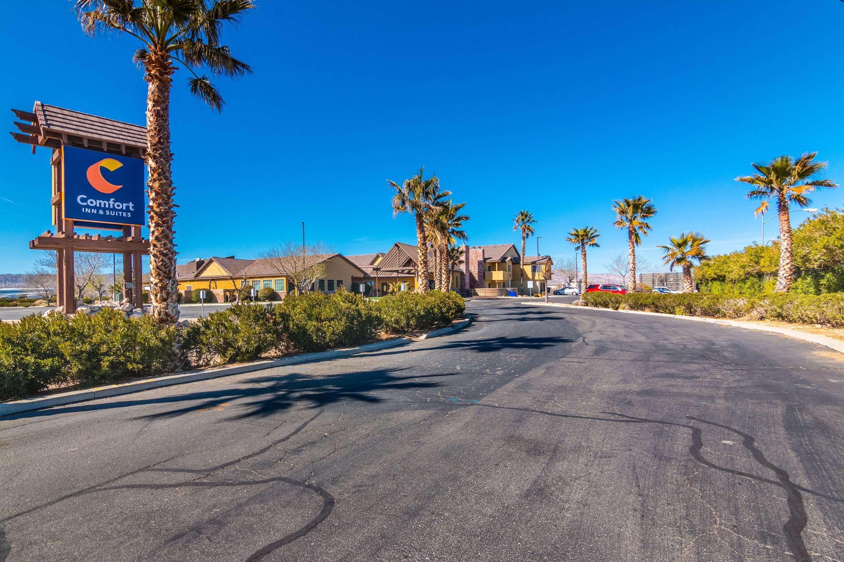 Comfort Inn & Suites Mojave Exterior photo
