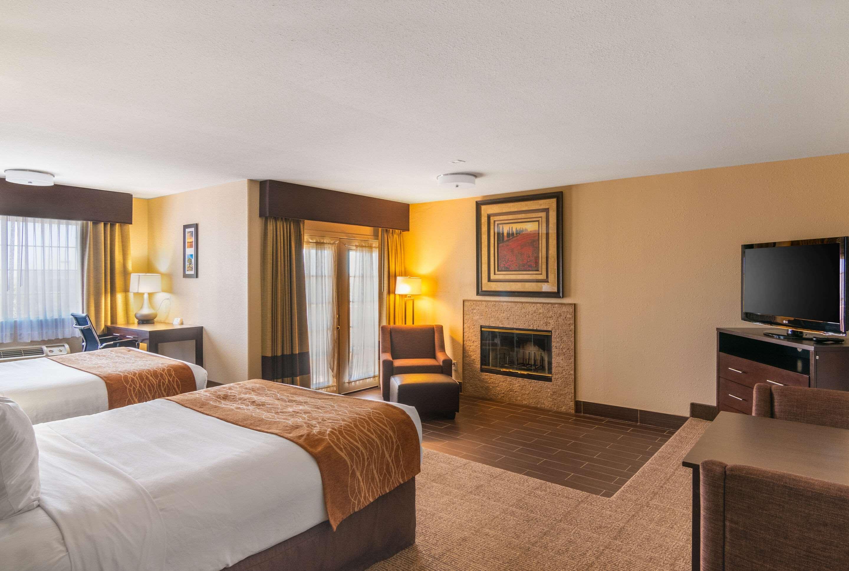 Comfort Inn & Suites Mojave Exterior photo