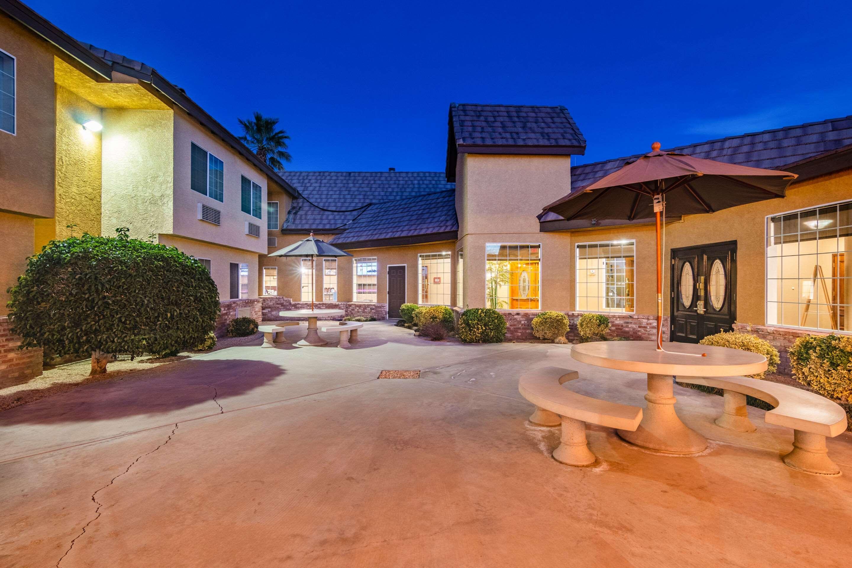 Comfort Inn & Suites Mojave Exterior photo