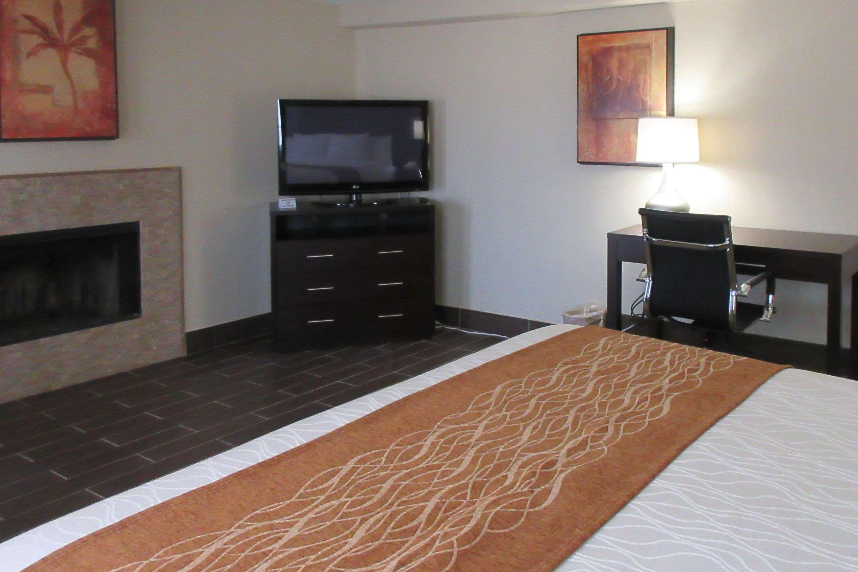 Comfort Inn & Suites Mojave Exterior photo