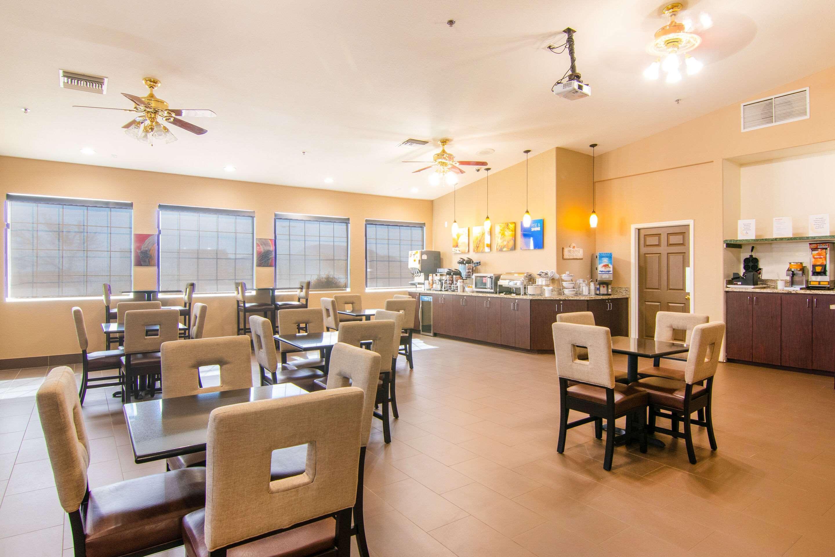 Comfort Inn & Suites Mojave Exterior photo