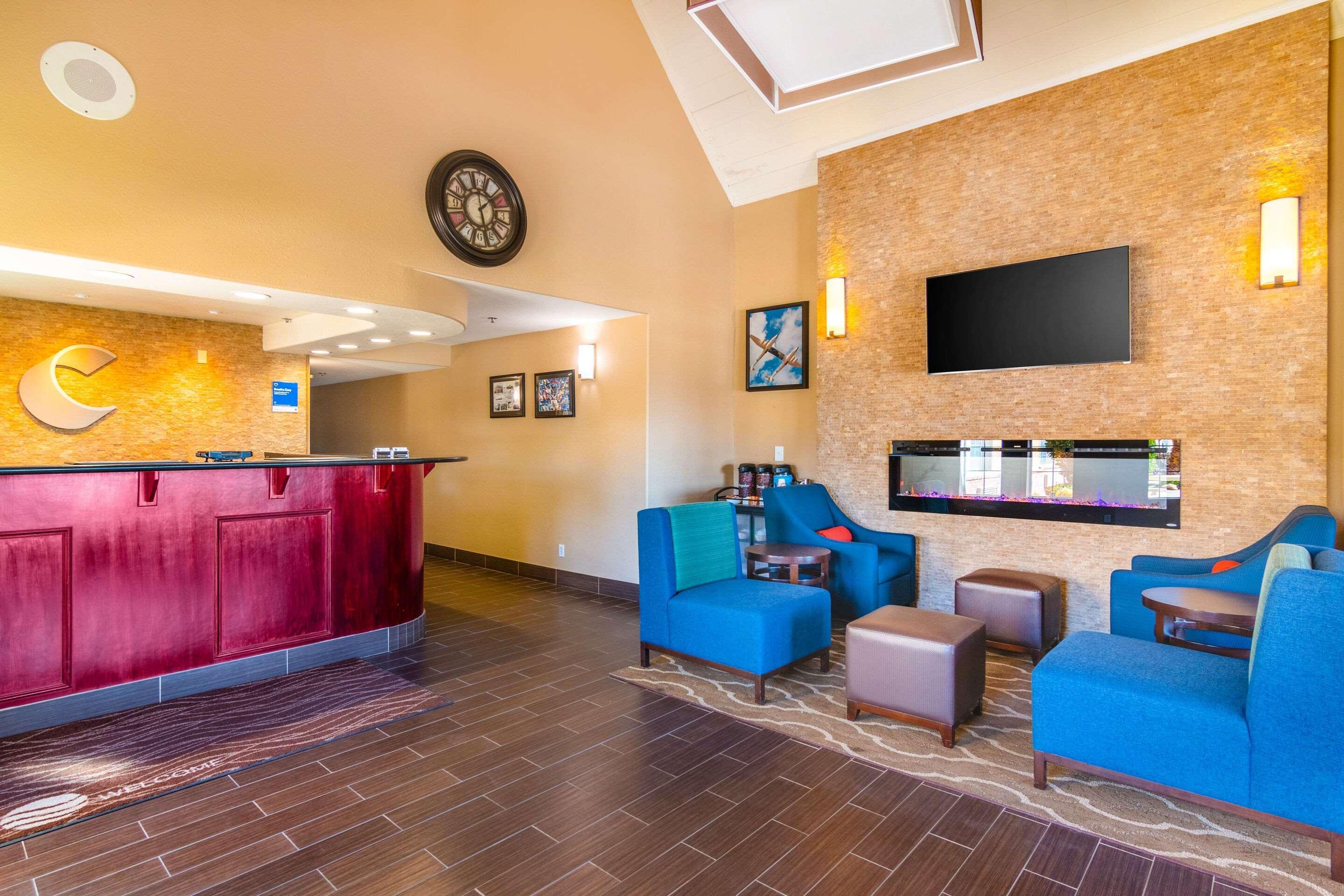 Comfort Inn & Suites Mojave Exterior photo