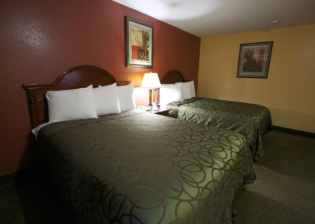 Comfort Inn & Suites Mojave Exterior photo