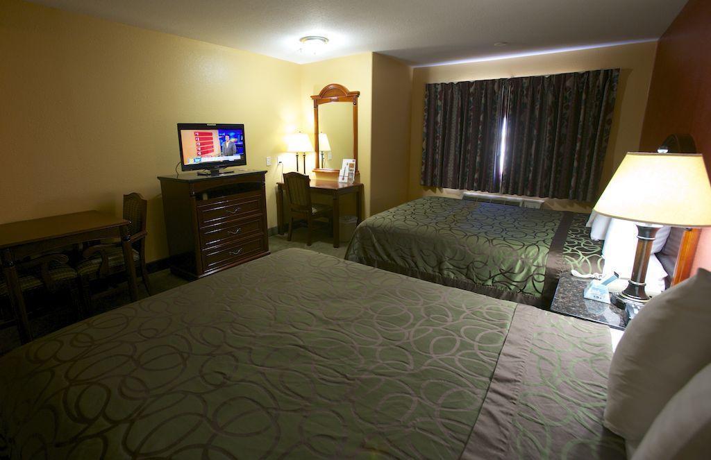 Comfort Inn & Suites Mojave Exterior photo