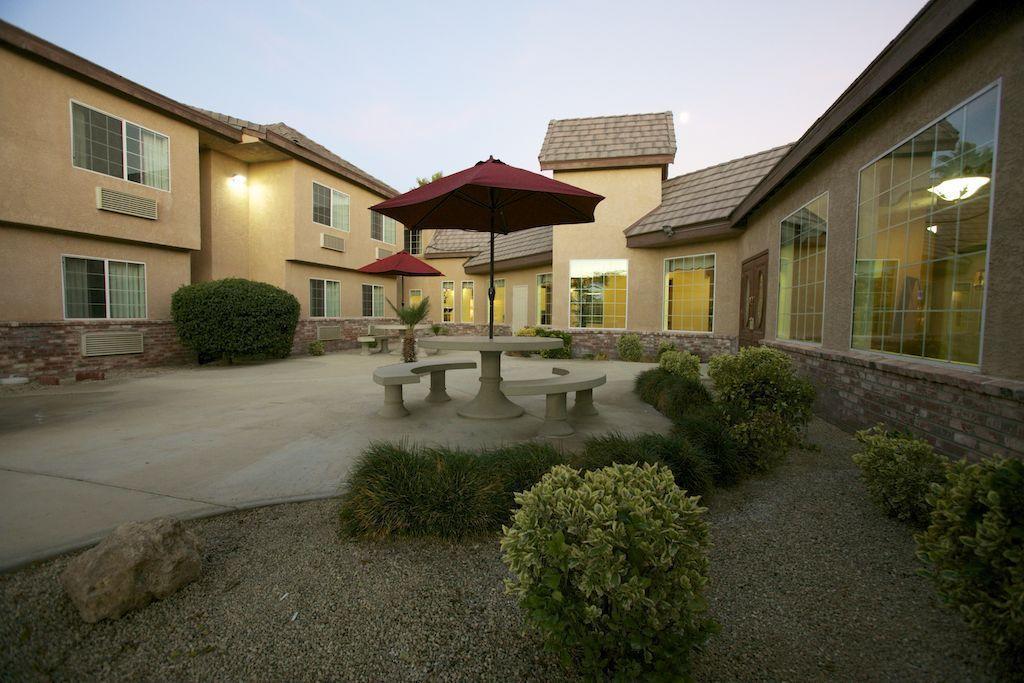 Comfort Inn & Suites Mojave Exterior photo