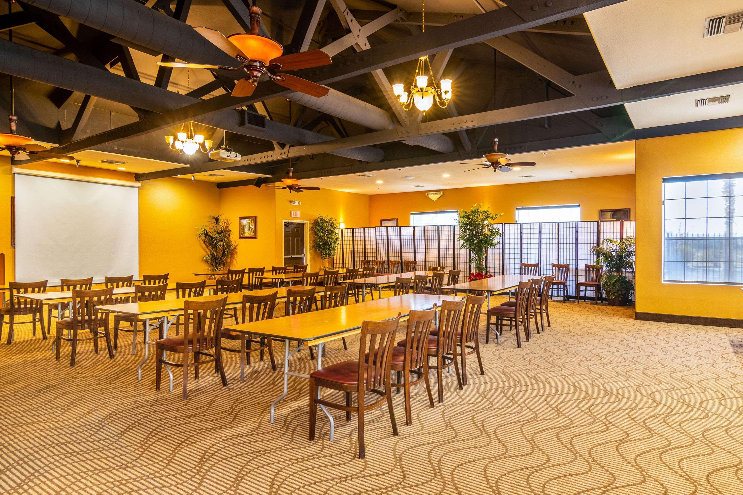 Comfort Inn & Suites Mojave Exterior photo