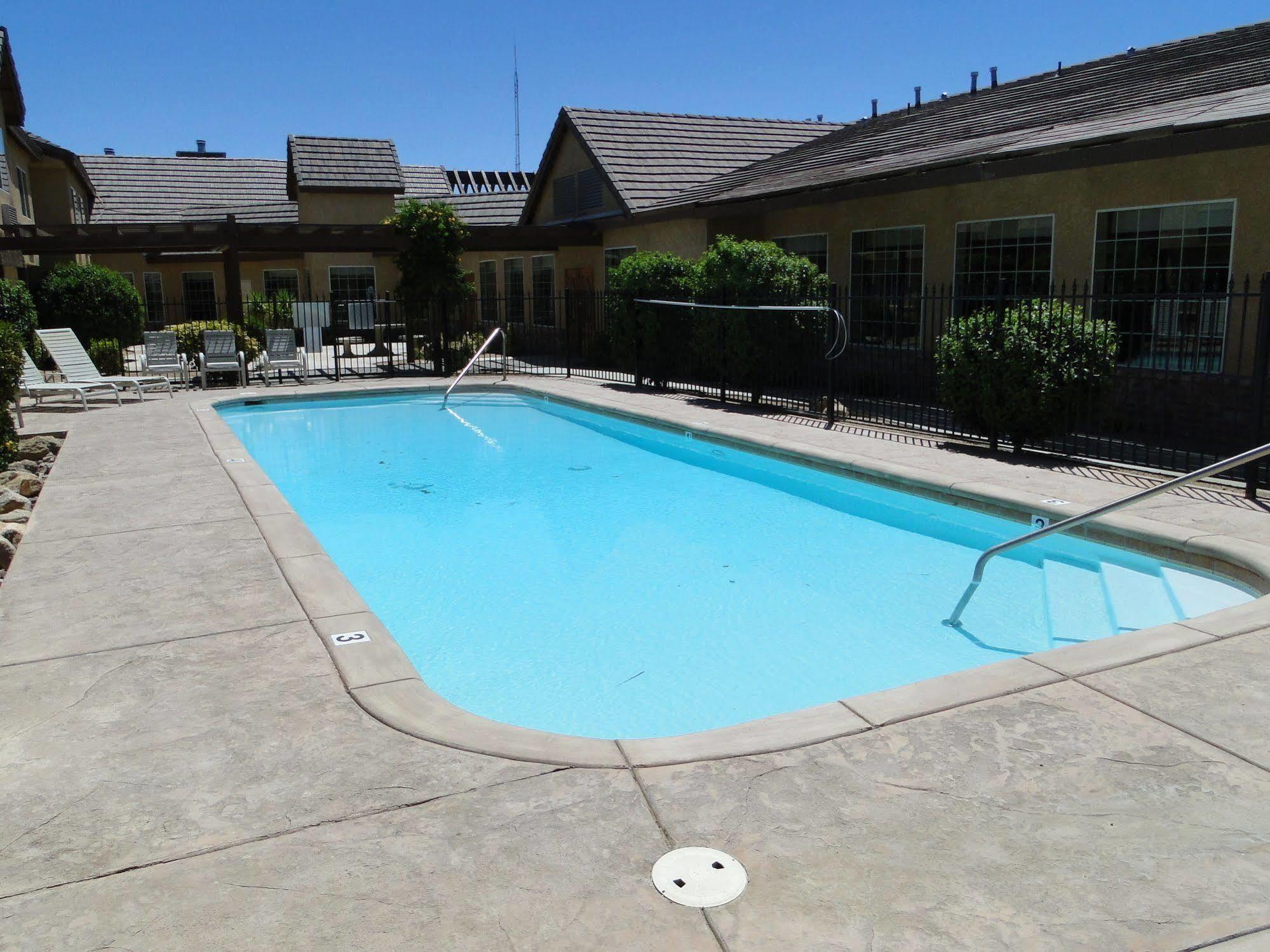 Comfort Inn & Suites Mojave Exterior photo